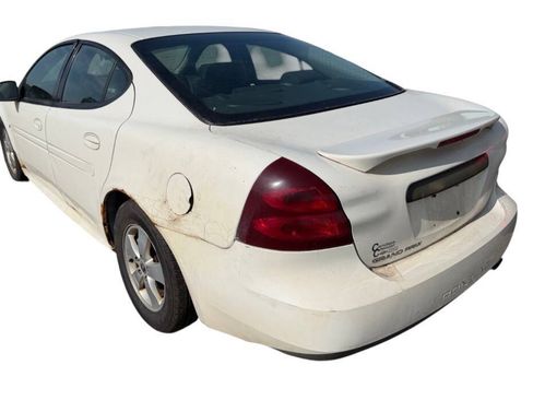 Used 2006 Pontiac Grand Prix w/ Preferred Package FWD image 3