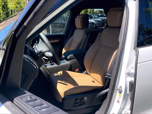 New 2026 Land Rover Discovery Dynamic SE AWD/4WD image 9