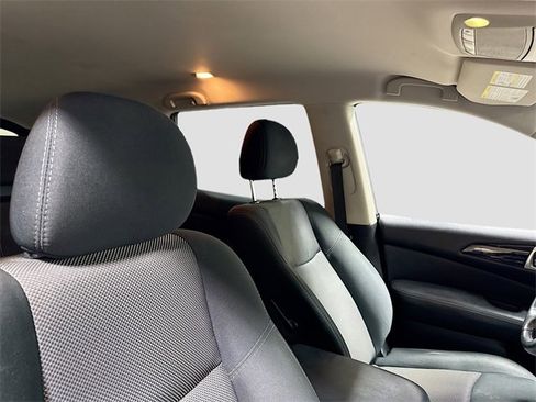 Used 2020 Nissan Pathfinder SV image 25