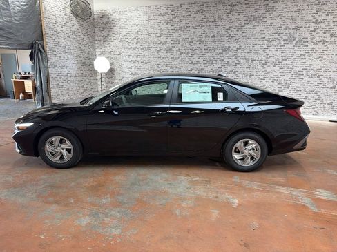 New 2026 Hyundai Elantra SE FWD image 4
