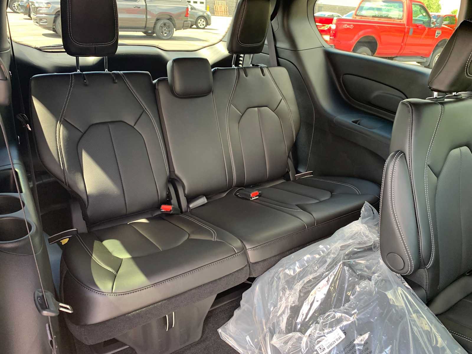 New 2027 Chrysler Pacifica Select FWD image 20