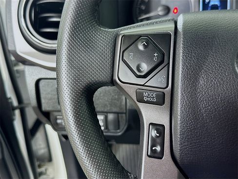 Used 2022 Toyota Tacoma TRD Off-Road image 22