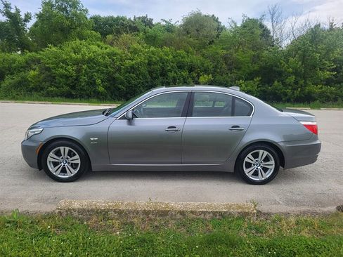 Used 2010 BMW 528i xDrive Sedan AWD/4WD image 3