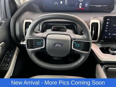 Used 2025 Ford Expedition Active AWD/4WD image 5