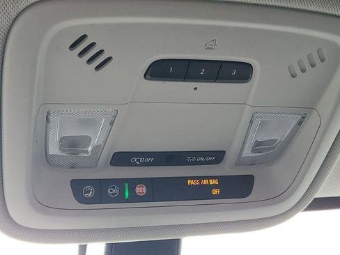 Used 2019 Chevrolet Traverse LT image 20