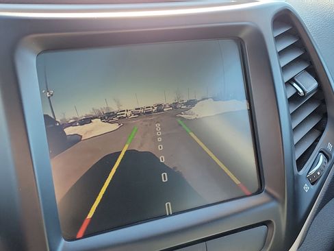 Used 2018 Jeep Cherokee Limited image 28