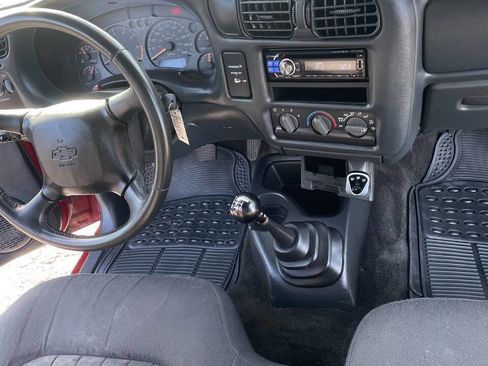 Used 2003 Chevrolet S10 Pickup LS w/ LS Preferred Equipment Group image 9