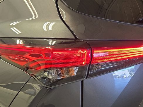 Used 2020 Toyota Highlander Platinum image 35
