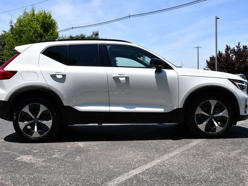Used 2023 Volvo XC40 B5 Plus w/ Driver Assist Package AWD/4WD image 8
