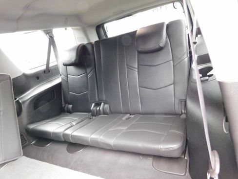 Used 2017 Cadillac Escalade ESV Premium Luxury AWD/4WD image 7