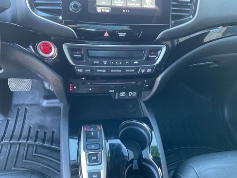 Used 2020 Honda Pilot Touring image 25