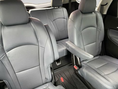 Certified 2021 Buick Enclave Essence w/ Sport Touring Edition AWD/4WD image 14