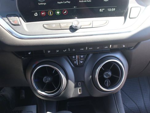 Used 2024 Chevrolet Blazer LT w/ Convenience Package FWD image 18