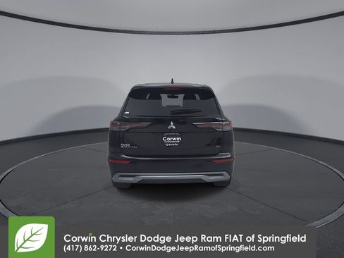Used 2025 Mitsubishi Outlander SE FWD image 13