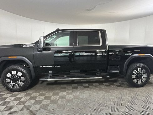 Used 2025 GMC Sierra 2500 Denali w/ Denali Reserve Package AWD/4WD image 7