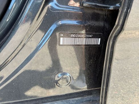 Used 2025 Kia Soul LX w/ LX Technology Package FWD image 27