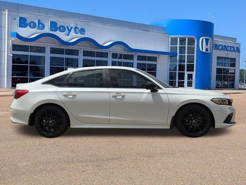 Used 2024 Honda Civic Sport image 4