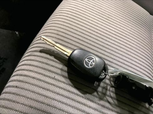 Used 2013 Toyota RAV4 LE AWD/4WD image 15