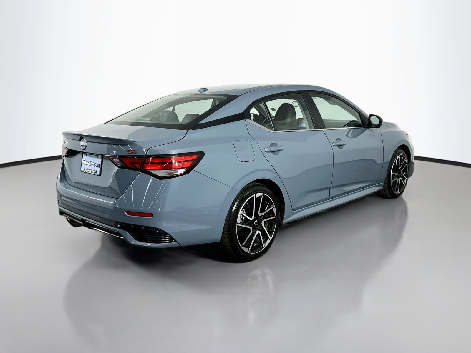 Used 2025 Nissan Sentra SR w/ SR Premium Package FWD image 8