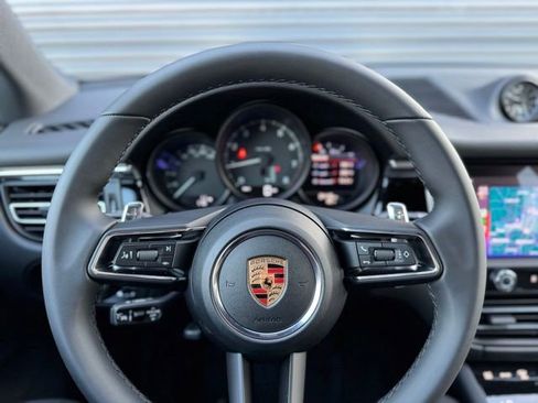 Used 2026 Porsche Macan AWD/4WD image 17