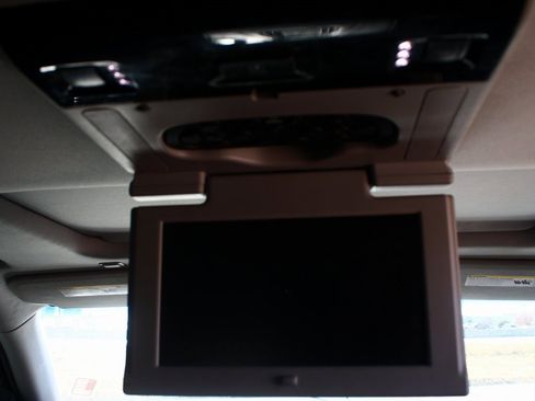 Used 2015 Cadillac Escalade Luxury image 9