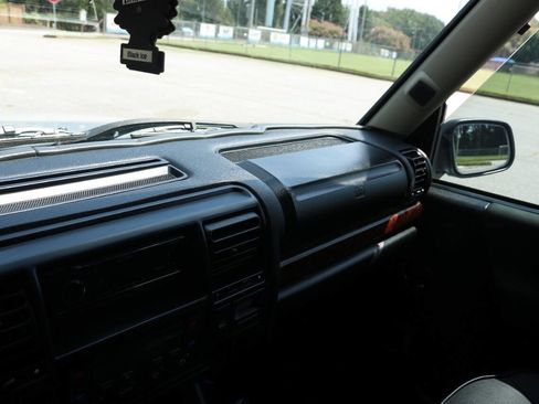 Used 2004 Land Rover Discovery HSE AWD/4WD image 16