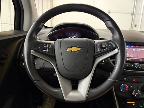 Used 2020 Chevrolet Trax LT w/ LT Convenience Package AWD/4WD image 49