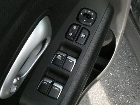 Used 2018 Kia Soul image 26