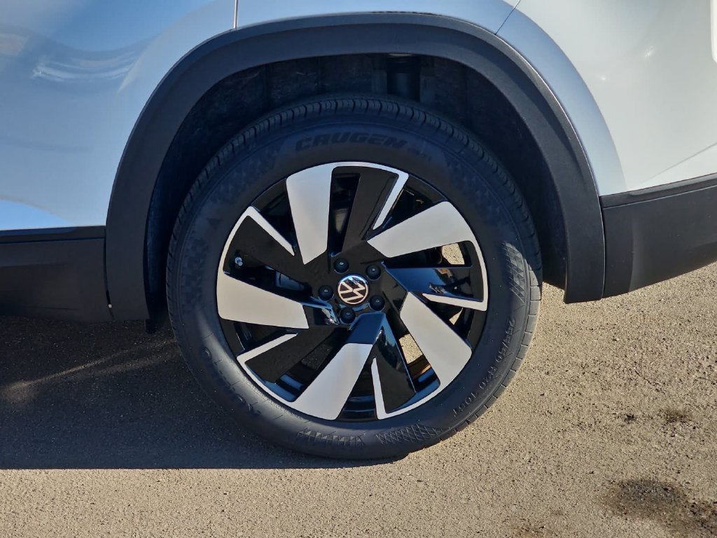 Used 2024 Volkswagen Atlas Cross Sport SE FWD image 37