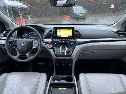 Used 2023 Honda Odyssey Elite image 14