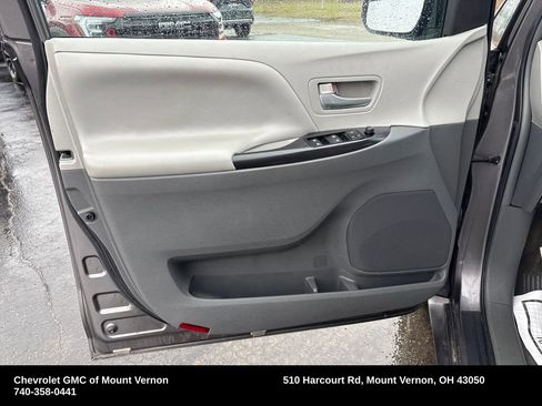 Used 2015 Toyota Sienna LE image 11