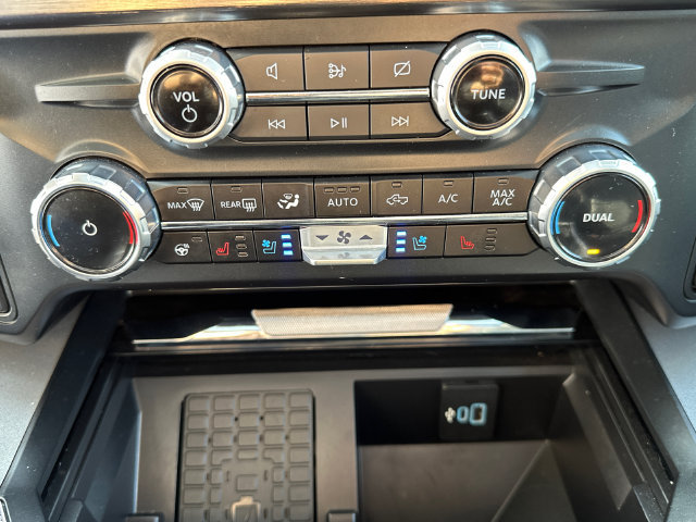 Used 2023 Ford F250 Lariat w/ Sport Appearance Package AWD/4WD image 36