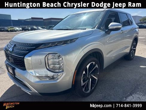 Used 2024 Mitsubishi Outlander SE AWD/4WD image 1