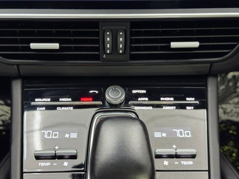 Used 2022 Porsche Cayenne Turbo S image 34