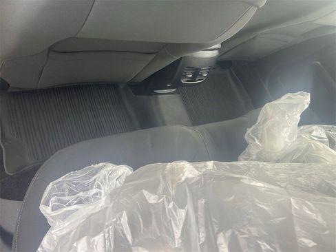 Used 2017 Ford Fusion SE image 34