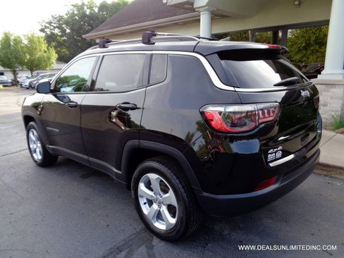 Used 2018 Jeep Compass Latitude w/ Popular Equipment Group AWD/4WD image 4