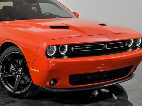 Used 2016 Dodge Challenger SXT Plus RWD image 2