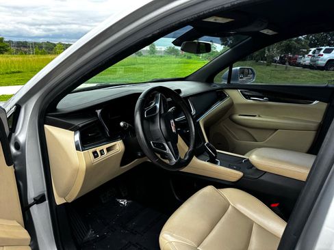 Used 2017 Cadillac XT5 FWD w/ LPO, Wheel Lock Package image 11