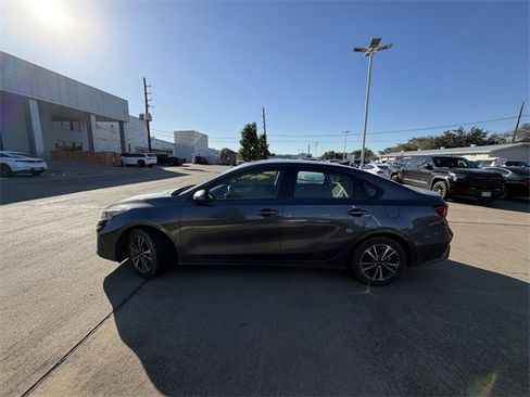 Used 2024 Kia Forte LXS w/ LXS Technology Package image 8