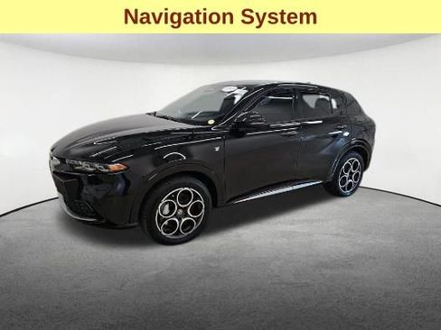 Used 2024 Alfa Romeo Tonale Ti w/ Premium Interior Package image 4