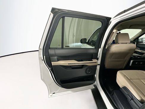Used 2023 Ford Expedition Max XLT image 25