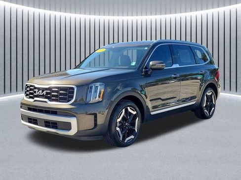 Used 2023 Kia Telluride S FWD image 3