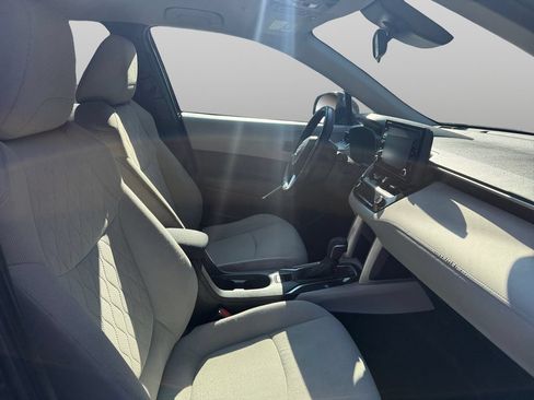 Used 2022 Toyota Corolla Cross LE FWD image 15