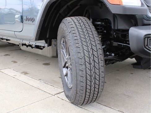 New 2026 Jeep Gladiator Sport AWD/4WD image 36