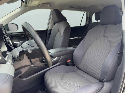 Used 2020 Toyota Highlander L image 18