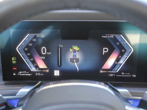 Used 2025 BMW 750e xDrive w/ Premium Package image 19