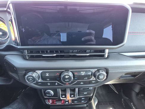 Used 2026 Jeep Wrangler Rubicon AWD/4WD image 25