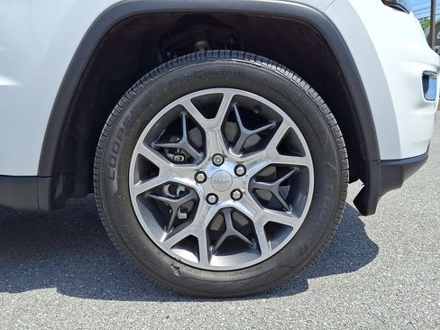 Used 2021 Jeep Grand Cherokee Limited w/ Premium Lighting Group AWD/4WD image 9