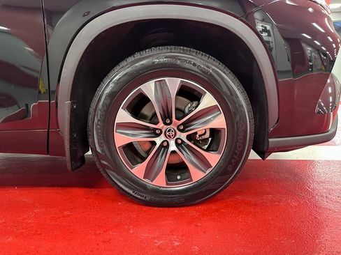 Certified 2022 Toyota Highlander XLE image 26