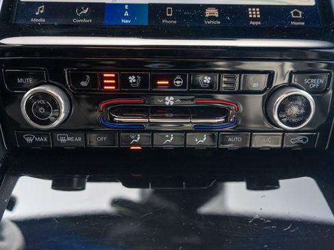 Used 2023 Jeep Grand Cherokee Overland w/ Adv Protech Group III AWD/4WD image 21